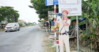 Tây Ninh: Hình nộm cảnh sát giao thông phát huy hiệu quả bất ngờ