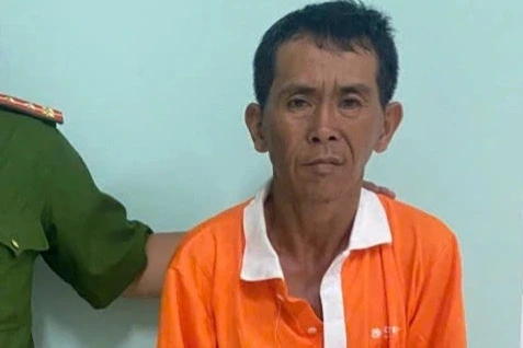 Tên cướp về nhà thay quần áo để đổi nhân dạng sau khi giật ví Tên cướp về nhà thay quần áo để đổi nhân dạng sau khi giật ví