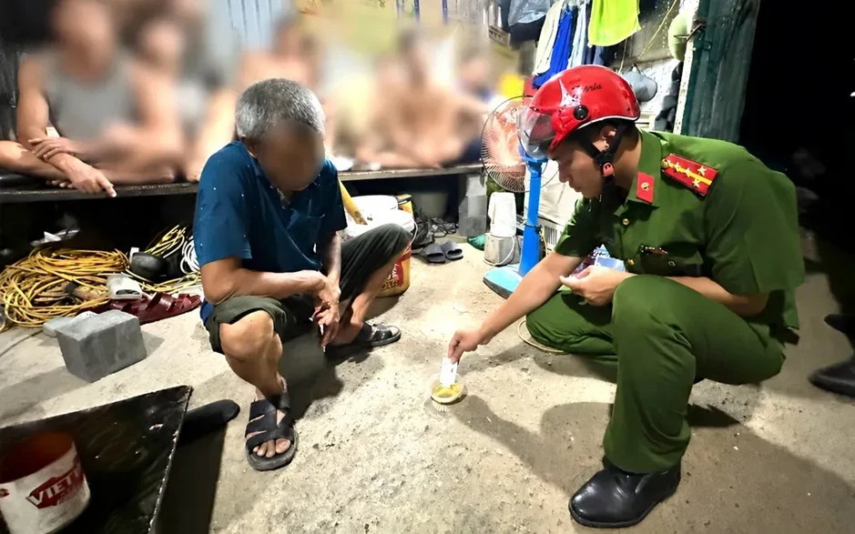 Test ma túy ngay tại công trình xây dựng, phát hiện 3 công nhân dương tính Test ma túy ngay tại công trình xây dựng, phát hiện 3 công nhân dương tính