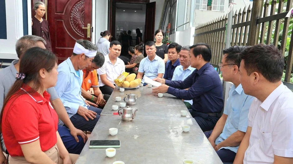 Thăm hỏi, chia buồn 2 gia đình có 2 trẻ em bị đuối nước ở hố công trình Thăm hỏi, chia buồn 2 gia đình có 2 trẻ em bị đuối nước ở hố công trình