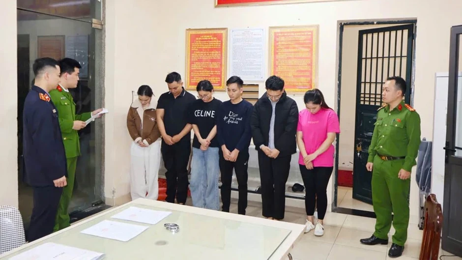 Thẩm mỹ không phép, tiêm filler không rõ nguồn gốc, thu lợi "khủng" bị khởi tố Thẩm mỹ không phép, tiêm filler không rõ nguồn gốc, thu lợi "khủng" bị khởi tố
