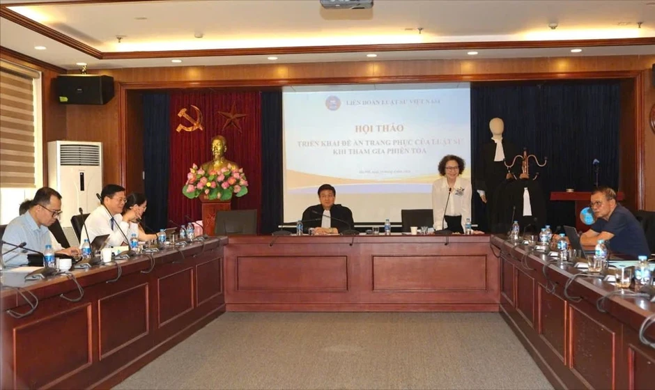 Thẩm phán: Áo choàng luật sư tạo sự cân bằng trong tố tụng Thẩm phán: Áo choàng luật sư tạo sự cân bằng trong tố tụng
