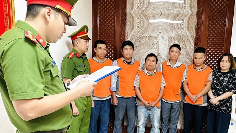 Thanh Hóa: Khởi tố 9 bị can làm giả tài liệu của cơ quan, tổ chức, mua bán trái phép hóa đơn Thanh Hóa: Khởi tố 9 bị can làm giả tài liệu của cơ quan, tổ chức, mua bán trái phép hóa đơn