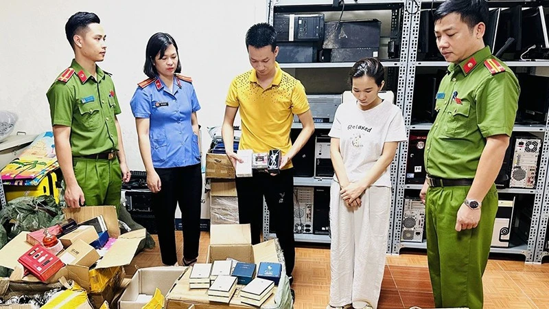 Thanh Hóa: Triệt phá đường dây buôn bán nước hoa giả Thanh Hóa: Triệt phá đường dây buôn bán nước hoa giả