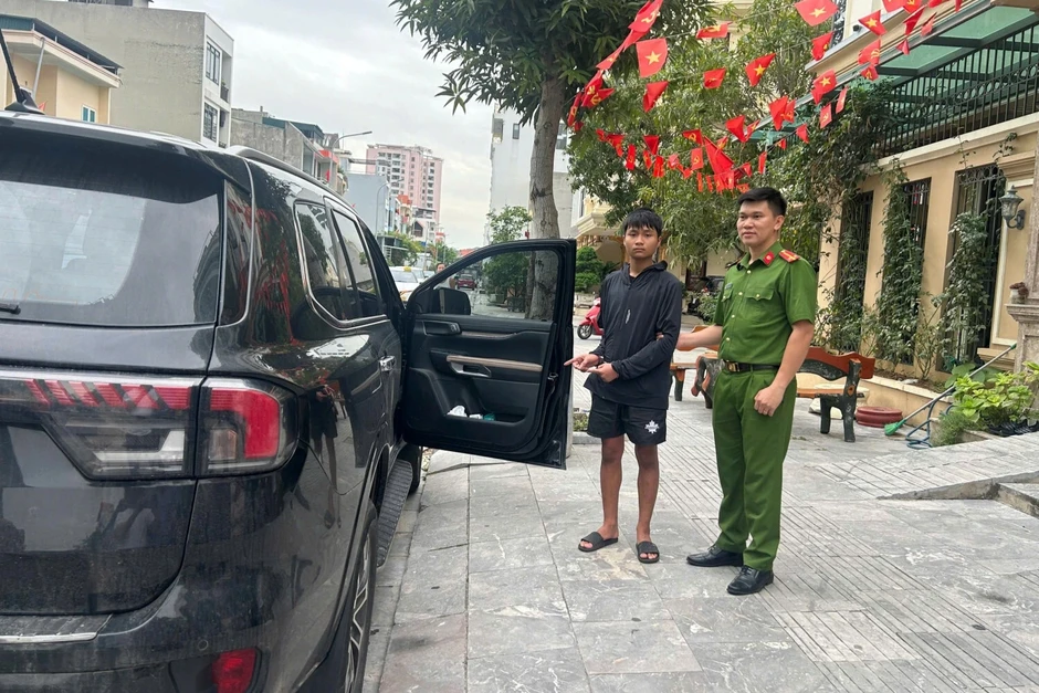 Thanh niên 17 tuổi trộm tiền, vàng và nhẫn Rolex trong ô tô Thanh niên 17 tuổi trộm tiền, vàng và nhẫn Rolex trong ô tô