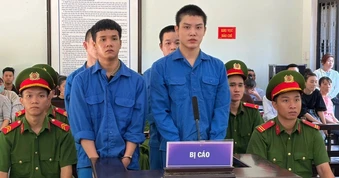 Thanh niên 21 tuổi rủ người yêu và bạn cùng buôn, sử dụng ma túy