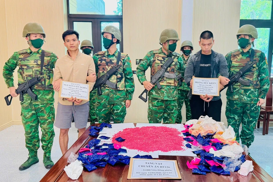 Thanh niên bị bắt cùng chiếc ba lô chuyển hộ người lạ Thanh niên bị bắt cùng chiếc ba lô chuyển hộ người lạ