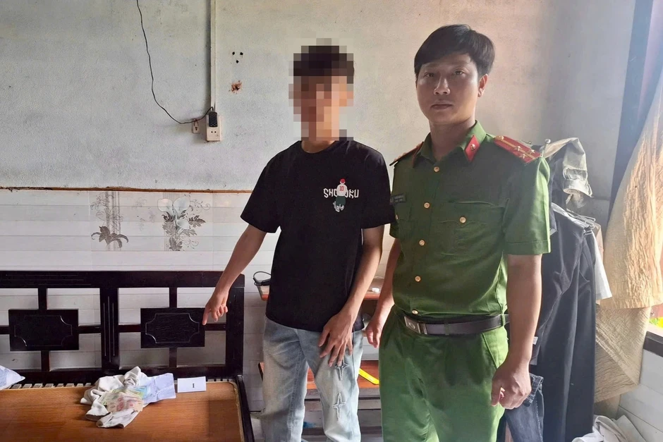 Thanh niên cướp giật tiền trên tay chủ tiệm tạp hóa giữa ban ngày Thanh niên cướp giật tiền trên tay chủ tiệm tạp hóa giữa ban ngày