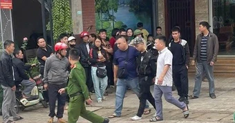 Thanh niên cướp tiệm vàng ở Thái Nguyên bị người dân vây bắt