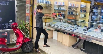 Thanh niên giả vờ mua iPhone rồi cướp giật điện thoại ở Đồng Nai