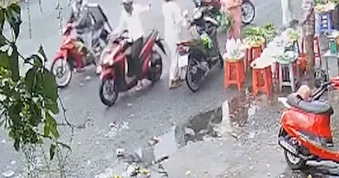 Thanh niên giật dây chuyền vàng để bạn gái bán lấy tiền trả nợ