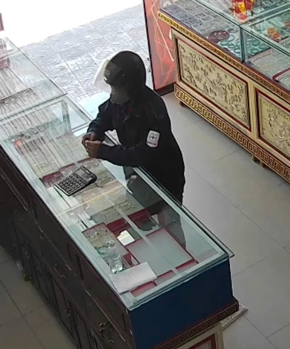 Thanh niên lái xe máy trộm cắp đi cướp giật tài sản Thanh niên lái xe máy trộm cắp đi cướp giật tài sản