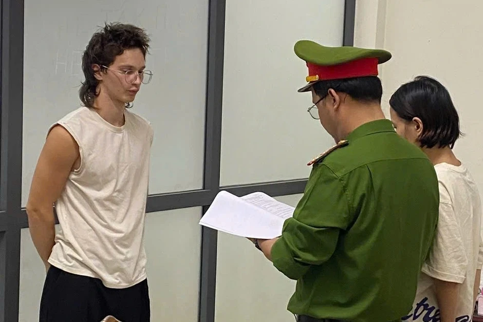 Thanh niên nước ngoài hành hung người khác vì nghe bạn gái kể bị sàm sỡ Thanh niên nước ngoài hành hung người khác vì nghe bạn gái kể bị sàm sỡ
