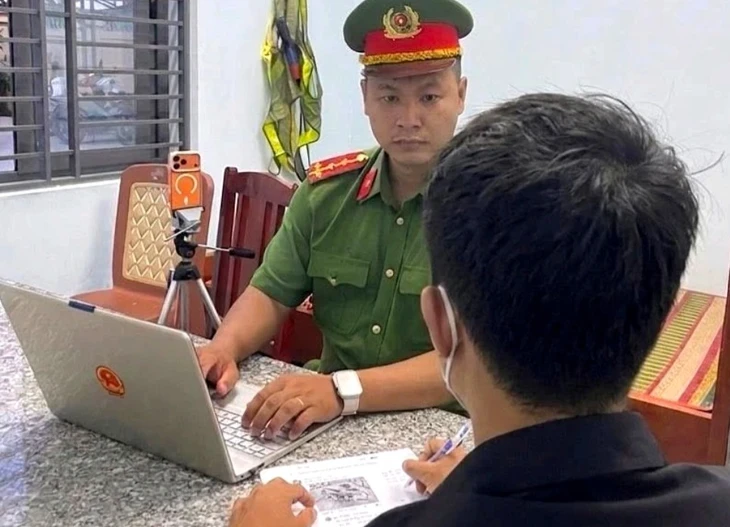 Thanh niên thách thức 'đố anh bắt được em' nói gì khi làm việc với công an? Thanh niên thách thức 'đố anh bắt được em' nói gì khi làm việc với công an?
