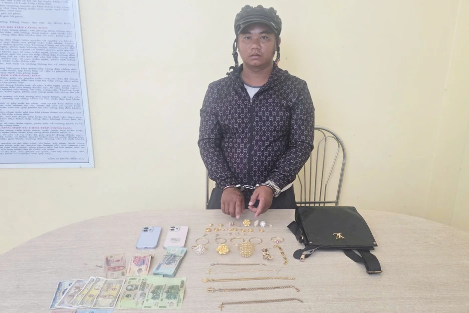 Thanh niên vào nhà dân phá két sắt, lấy tài sản hơn 1 tỷ đồng ở Tây Ninh Thanh niên vào nhà dân phá két sắt, lấy tài sản hơn 1 tỷ đồng ở Tây Ninh