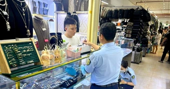 Thành phố Hồ Chí Minh đồng loạt xử lý hàng giả tại các điểm mua sắm nổi tiếng