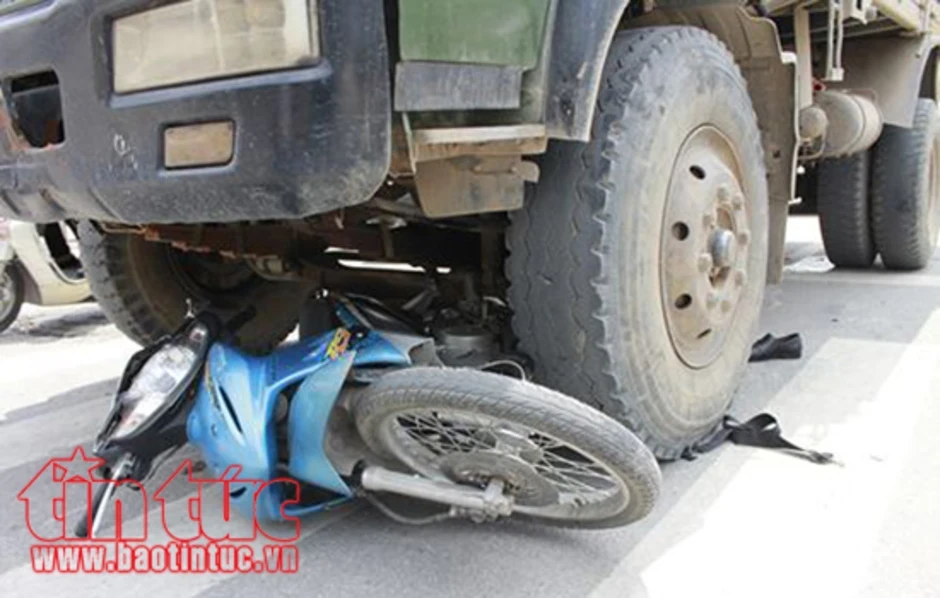 Thành phố Hồ Chí Minh: Xe tải nghi mất phanh gây tai nạn làm 2 người thương vong Thành phố Hồ Chí Minh: Xe tải nghi mất phanh gây tai nạn làm 2 người thương vong
