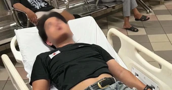 Thành viên đội tình nguyện bị hành hung trên đường đi cứu hộ