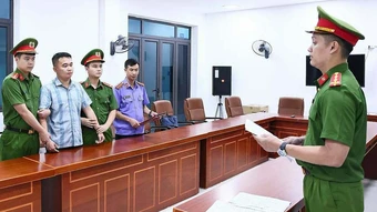 Thầy giáo trong vụ điểm Toán trường chuyên cao bất thường bị khởi tố