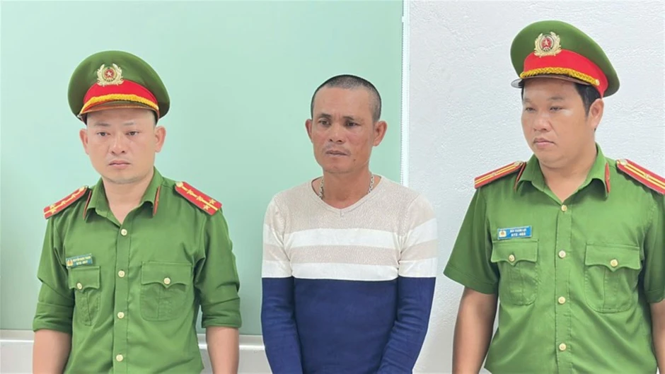 Thấy mẹ chảy máu khi can ngăn đánh ghen, con trai đánh người đàn ông dập lá lách Thấy mẹ chảy máu khi can ngăn đánh ghen, con trai đánh người đàn ông dập lá lách
