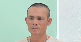 Thấy mẹ chảy máu khi can ngăn đánh ghen, con trai đánh người đàn ông dập lá lách