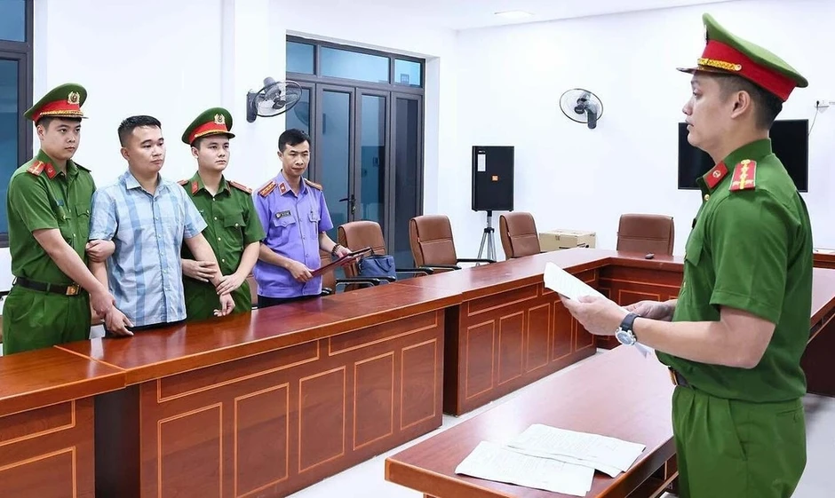 Thêm 2 người bị khởi tố trong vụ điểm Toán cao bất thường ở trường chuyên Tuyên Quang Thêm 2 người bị khởi tố trong vụ điểm Toán cao bất thường ở trường chuyên Tuyên Quang