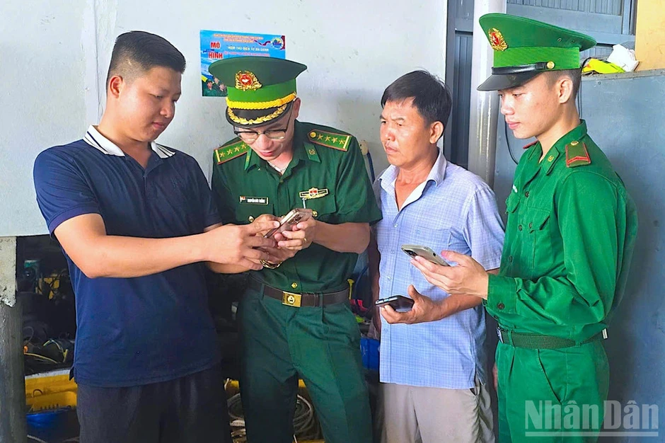 Thí điểm mô hình “Hòm thư điện tử ẩn danh” tố giác tội phạm tại vùng ven biển Cà Mau Thí điểm mô hình “Hòm thư điện tử ẩn danh” tố giác tội phạm tại vùng ven biển Cà Mau