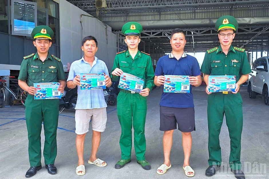 Thí điểm mô hình “Hòm thư điện tử ẩn danh” tố giác tội phạm tại vùng ven biển Cà Mau Thí điểm mô hình “Hòm thư điện tử ẩn danh” tố giác tội phạm tại vùng ven biển Cà Mau
