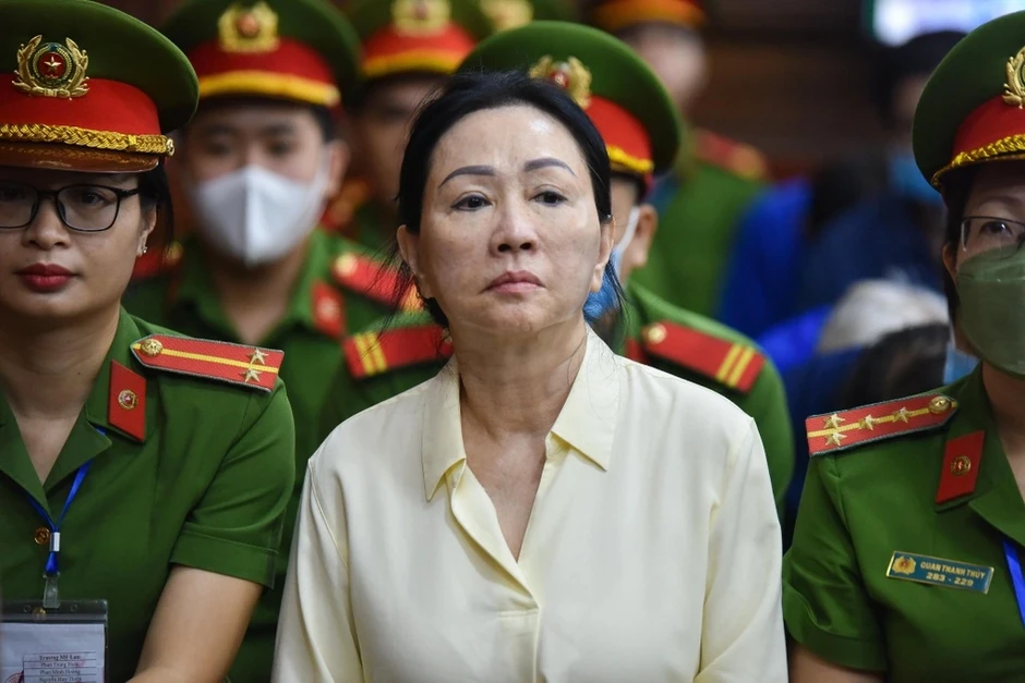 Thi hành án tiếp tục giảm giá du thuyền của bà Trương Mỹ Lan Thi hành án tiếp tục giảm giá du thuyền của bà Trương Mỹ Lan