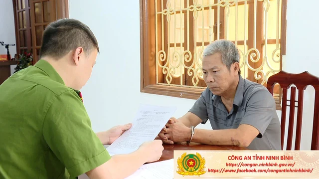 Thi hành lệnh bắt tạm giam, khám xét nơi ở của Lê Văn Sinh SN 1965 Thi hành lệnh bắt tạm giam, khám xét nơi ở của Lê Văn Sinh SN 1965