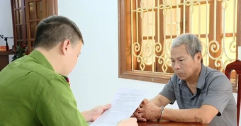 Thi hành lệnh bắt tạm giam, khám xét nơi ở của Lê Văn Sinh SN 1965