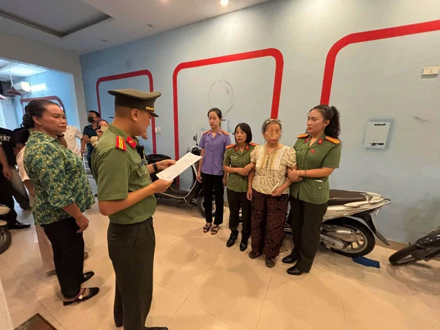 Thi hành lệnh bắt tạm giam người phụ nữ livestram Nguyễn Thị Ngọc SN 1966 Thi hành lệnh bắt tạm giam người phụ nữ livestram Nguyễn Thị Ngọc SN 1966