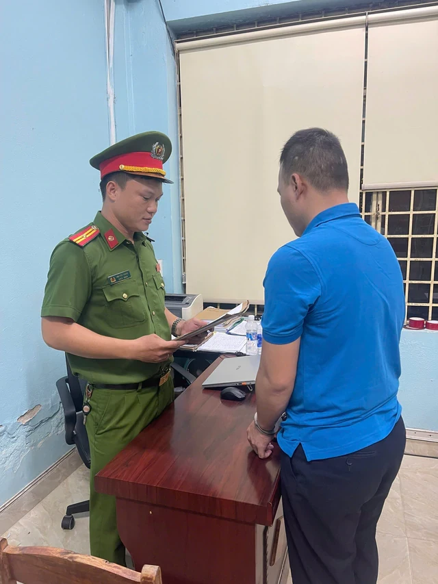 Thi hành lệnh bắt tạm giam Phan Hồng Phong SN 1998 Thi hành lệnh bắt tạm giam Phan Hồng Phong SN 1998