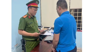 Thi hành lệnh bắt tạm giam Phan Hồng Phong SN 1998