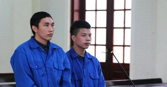Thiếu niên 15 tuổi học hết lớp 1 theo đàn anh vận chuyển hơn 6,4kg ma túy