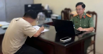 Thiếu niên 16 tuổi chia sẻ livestream đánh bạc để nhận hoa hồng