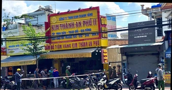 Thiếu nợ, lên mạng rủ đồng bọn cướp tiệm vàng ở TP.HCM