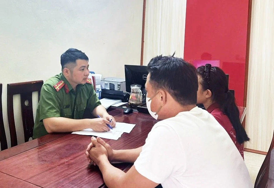 Thiếu nữ 15 tuổi đột ngột bỏ nhà đi vì tin người lạ trên mạng xã hội Thiếu nữ 15 tuổi đột ngột bỏ nhà đi vì tin người lạ trên mạng xã hội