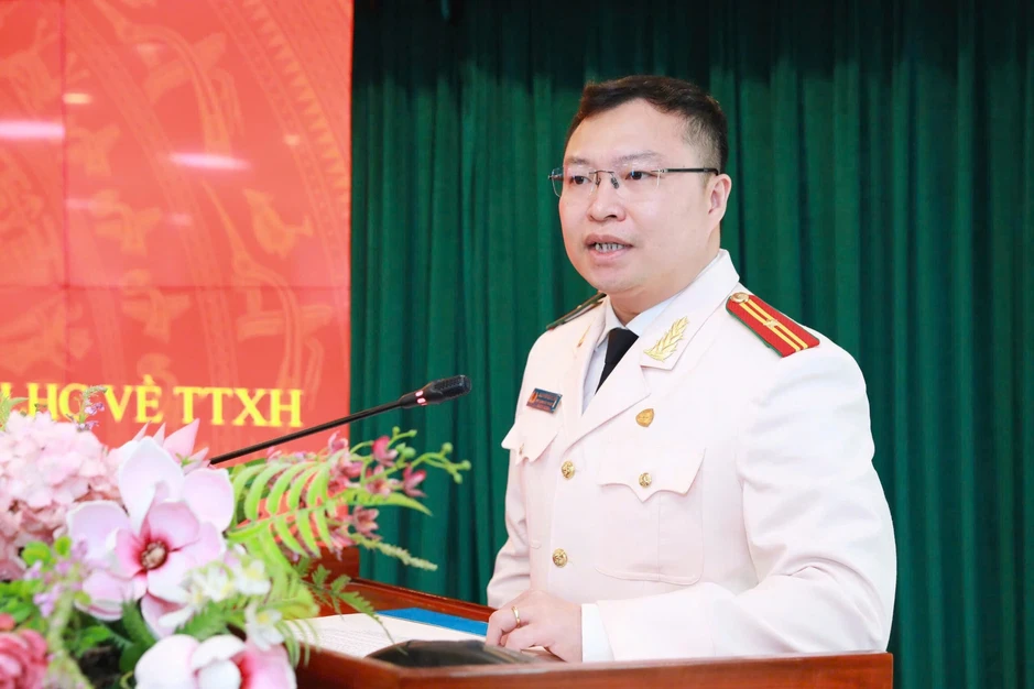 Thiếu tá Nguyễn Quốc Huy làm Giám đốc Trung tâm Dữ liệu quốc gia về dân cư Thiếu tá Nguyễn Quốc Huy làm Giám đốc Trung tâm Dữ liệu quốc gia về dân cư