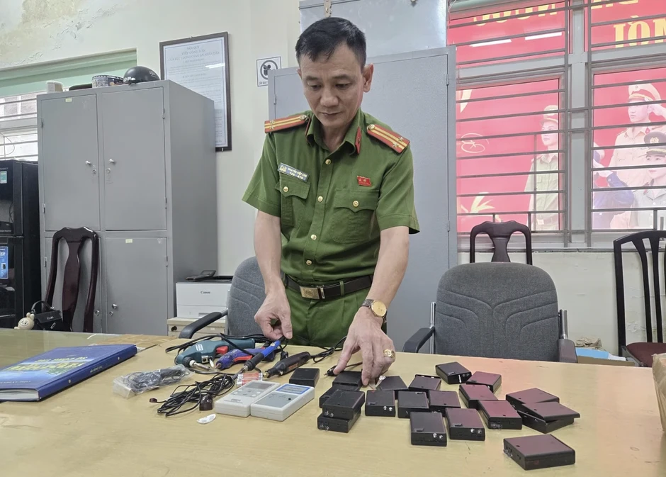 Thủ đoạn của tài xế chế thiết bị hack hệ thống giám sát của Xanh SM Thủ đoạn của tài xế chế thiết bị hack hệ thống giám sát của Xanh SM