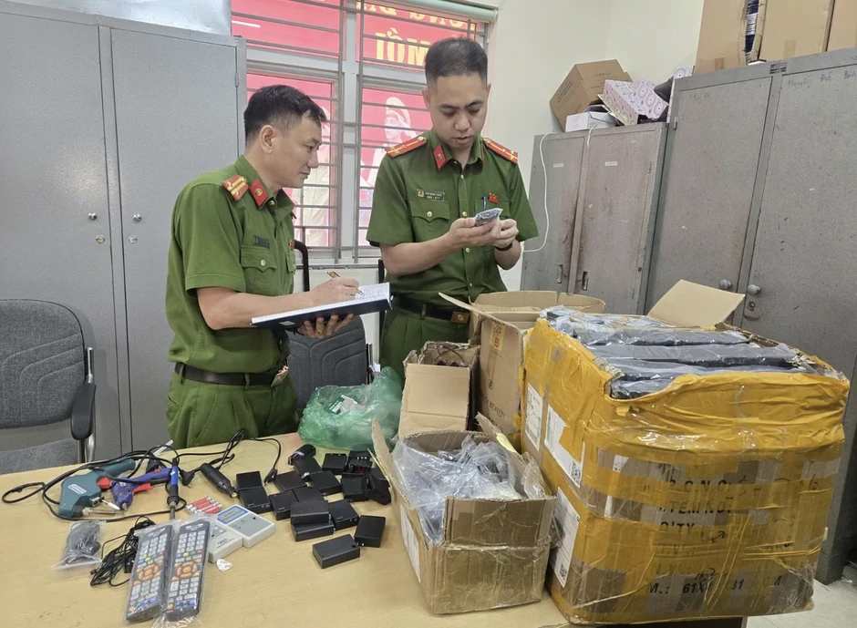 Thủ đoạn của tài xế chế thiết bị hack hệ thống giám sát của Xanh SM Thủ đoạn của tài xế chế thiết bị hack hệ thống giám sát của Xanh SM
