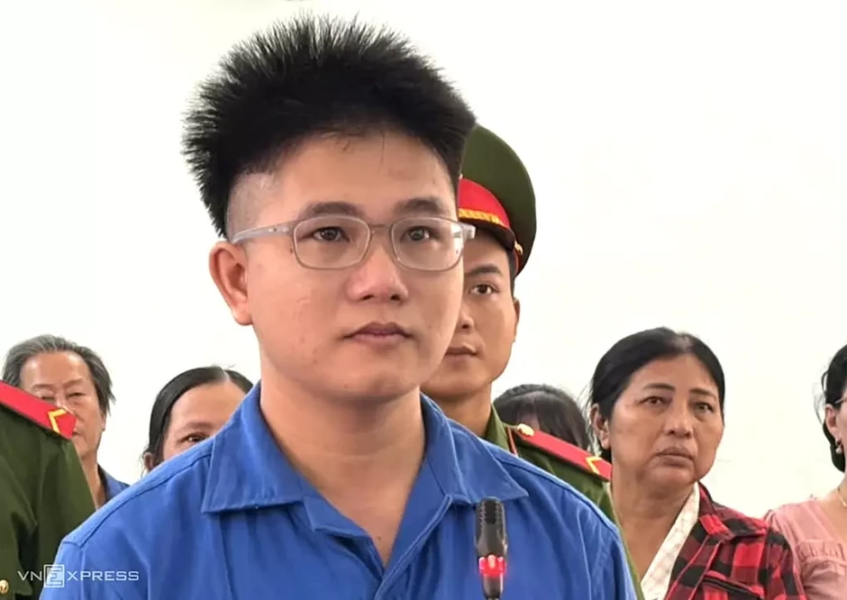 Thủ đoạn 'đu dây, cắt mái tôn' đột nhập ba tiệm vàng của bác sĩ đa khoa Thủ đoạn 'đu dây, cắt mái tôn' đột nhập ba tiệm vàng của bác sĩ đa khoa