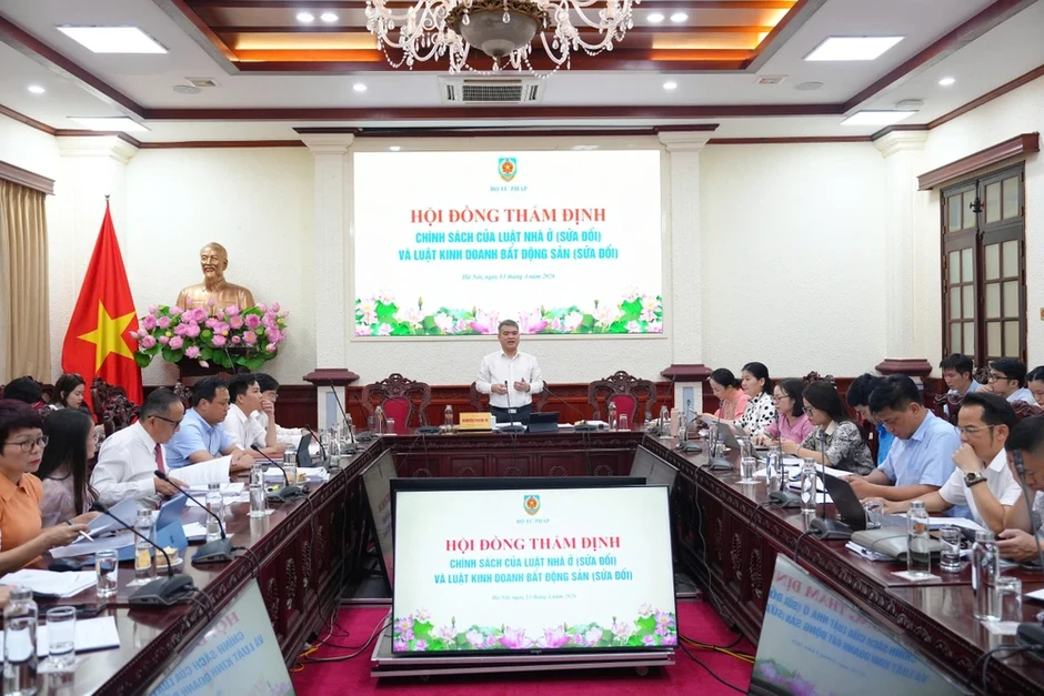 Thứ trưởng Bộ Tư pháp Nguyễn Thanh Tú: Cần thiết phải sửa đổi Luật Nhà ở Thứ trưởng Bộ Tư pháp Nguyễn Thanh Tú: Cần thiết phải sửa đổi Luật Nhà ở