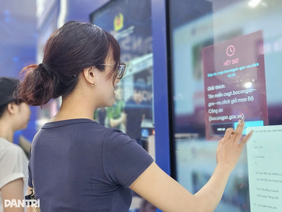 Thuật toán giả mạo, "bắt cóc online" và bài học cảnh giác trên phố đi bộ Nguyễn Huệ Thuật toán giả mạo, "bắt cóc online" và bài học cảnh giác trên phố đi bộ Nguyễn Huệ