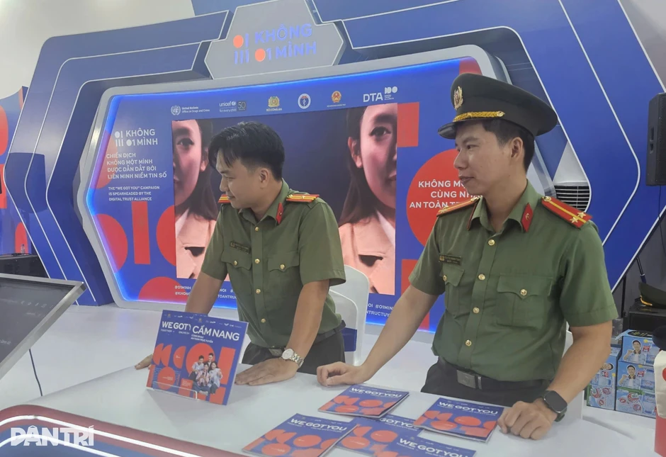 Thuật toán giả mạo, "bắt cóc online" và bài học cảnh giác trên phố đi bộ Nguyễn Huệ Thuật toán giả mạo, "bắt cóc online" và bài học cảnh giác trên phố đi bộ Nguyễn Huệ