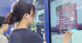 Thuật toán giả mạo, "bắt cóc online" và bài học cảnh giác trên phố đi bộ Nguyễn Huệ