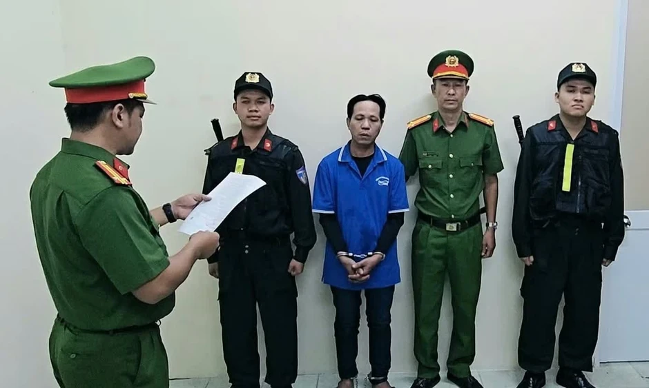 Thực nghiệm hiện trường vụ chồng phân xác vợ, phi tang xuống sông Thực nghiệm hiện trường vụ chồng phân xác vợ, phi tang xuống sông