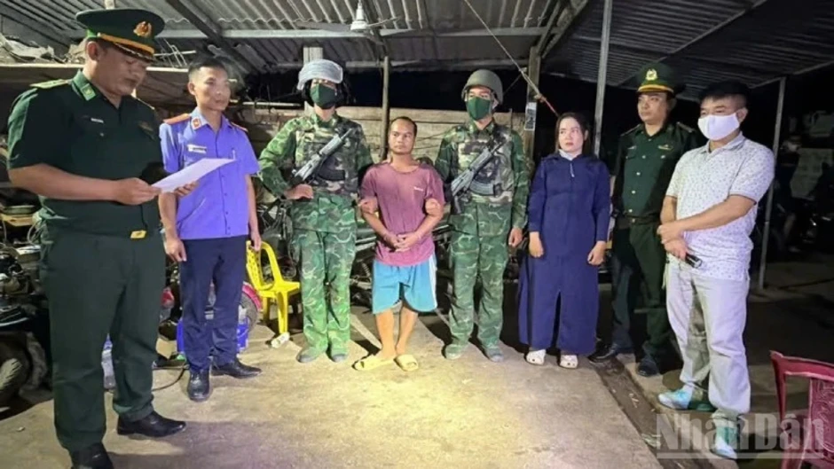 Thưởng nóng lực lượng bắt giữ đối tượng tàng trữ ma túy ở Huế