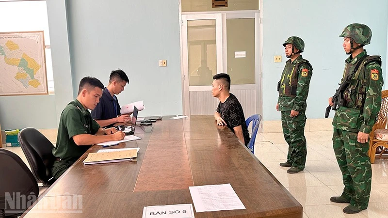 Tiếp nhận 226 công dân Việt Nam do phía Campuchia trao trả Tiếp nhận 226 công dân Việt Nam do phía Campuchia trao trả
