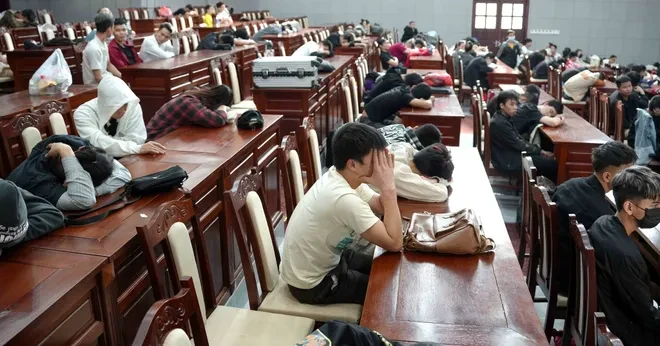 Tiếp nhận 344 công dân Việt Nam từ Campuchia, phát hiện 4 đối tượng bị truy nã Tiếp nhận 344 công dân Việt Nam từ Campuchia, phát hiện 4 đối tượng bị truy nã
